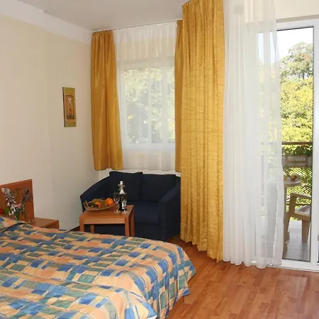 Joya Park Goldstrand